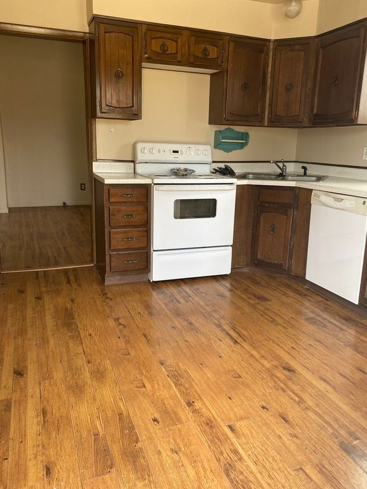 38 S Main - Photo 2 of 11