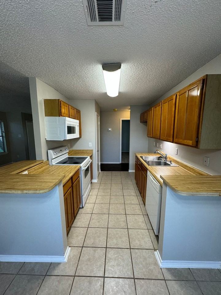 4423 Brushy Hl - Photo 7 of 22