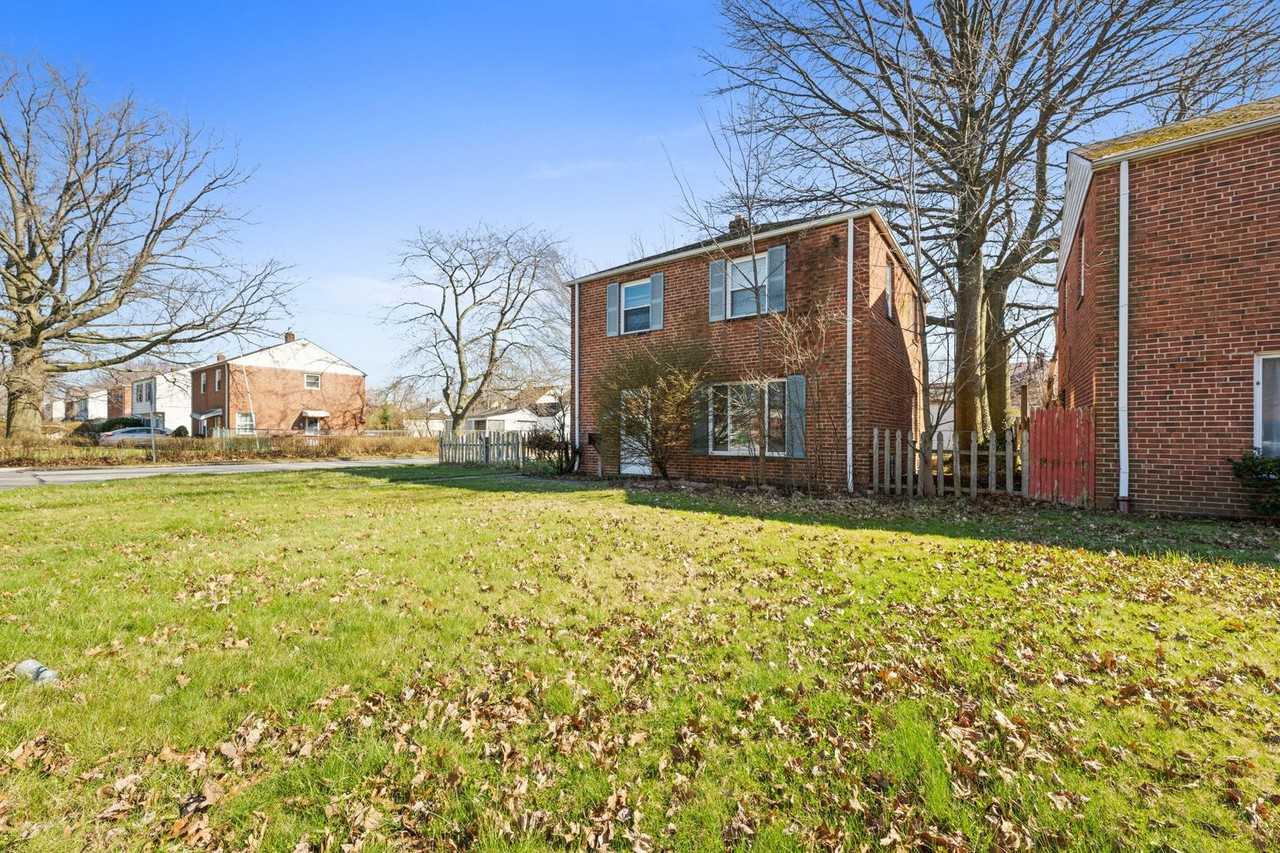 21000 Priday Ave - Photo 2 of 23