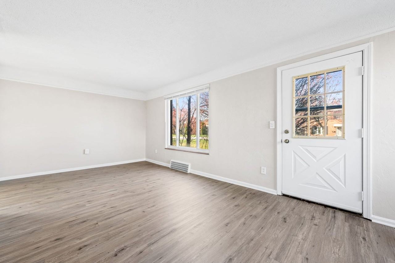 21000 Priday Ave - Photo 6 of 23