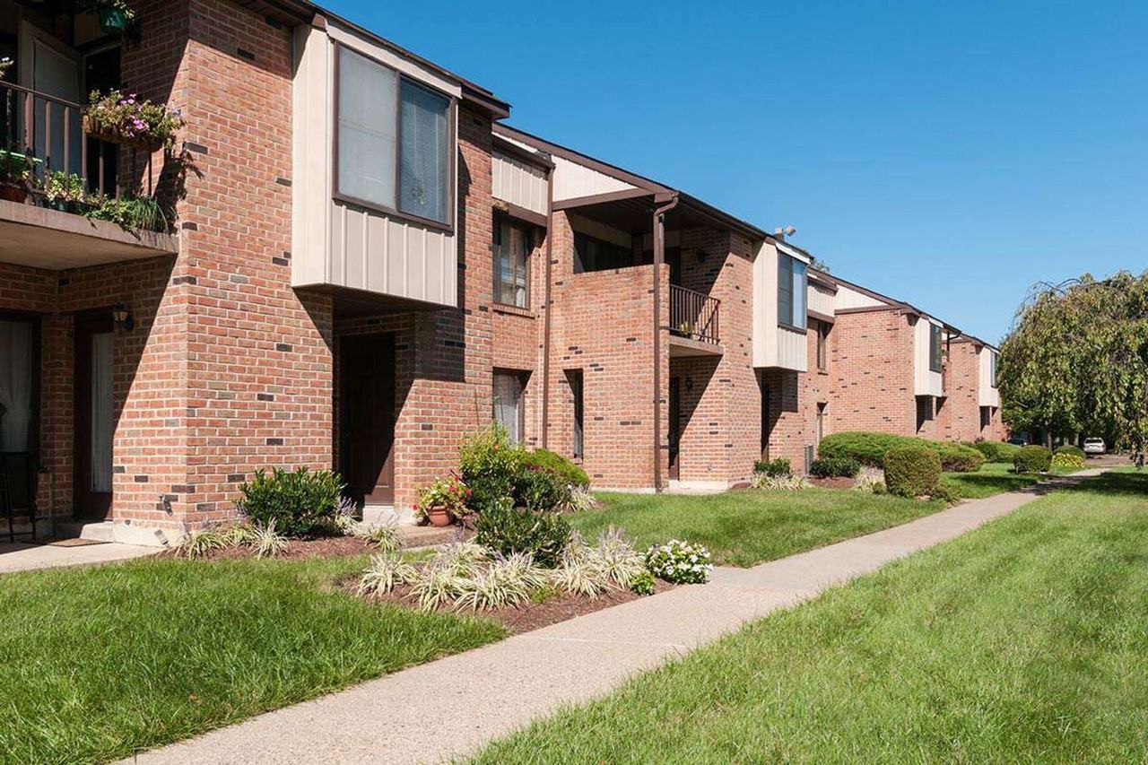 317 Barclay Ct - Photo 2 of 22