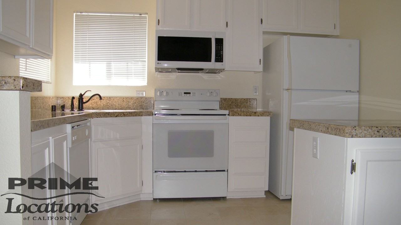 2811 Beachcomber Dr E - Photo 5 of 6