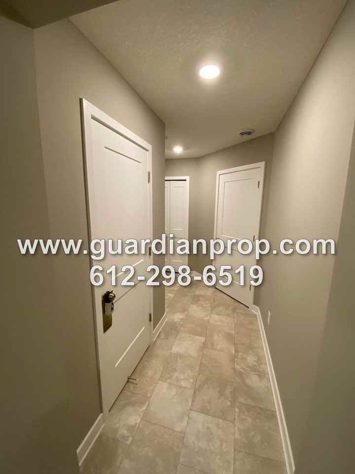 8041 Abercrombie Ln - Photo 7 of 20