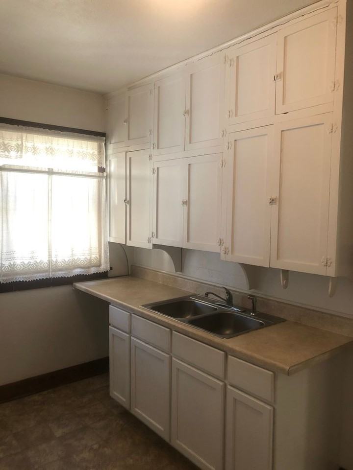 511 N Adams St #4 - Photo 5 of 9