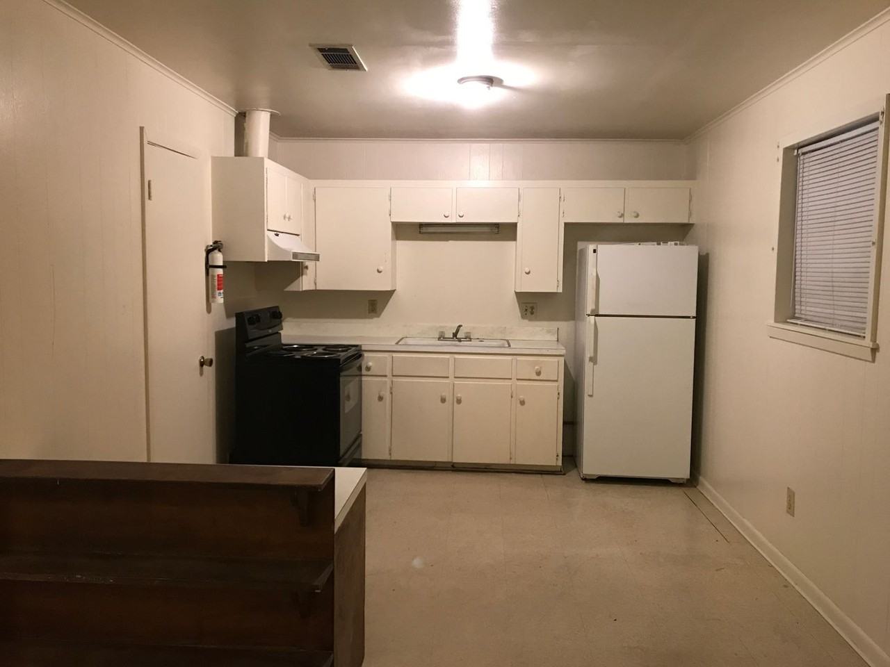 911 College Dr Apt G - Photo 2 of 3