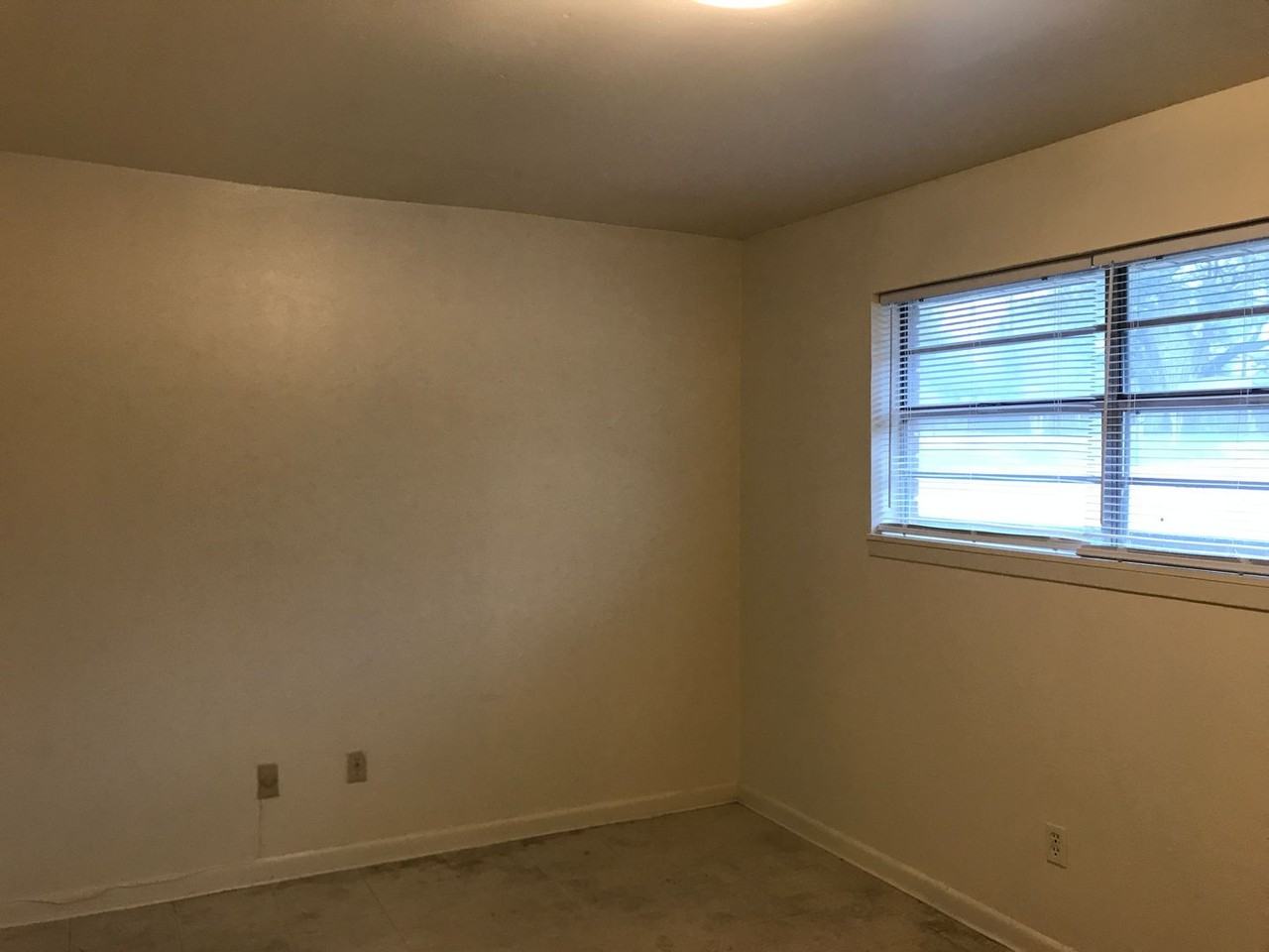 911 College Dr Apt G - Photo 3 of 3