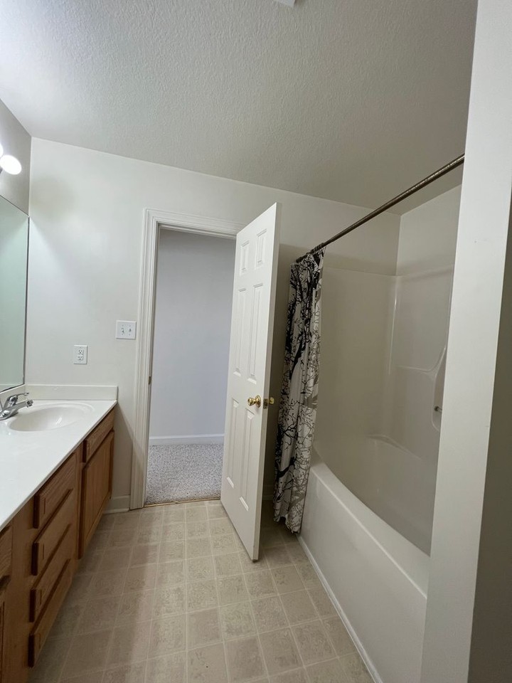 106 Streamwood Dr - Photo 2 of 20