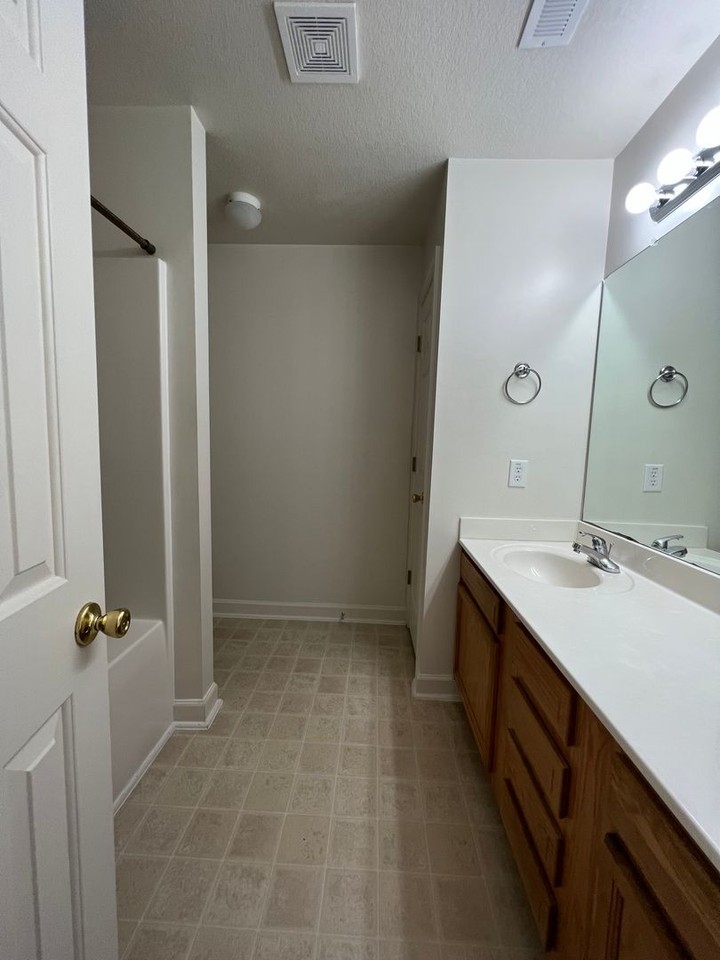 106 Streamwood Dr - Photo 3 of 20