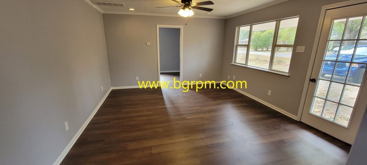 810 N Holly St - Photo 2 of 11
