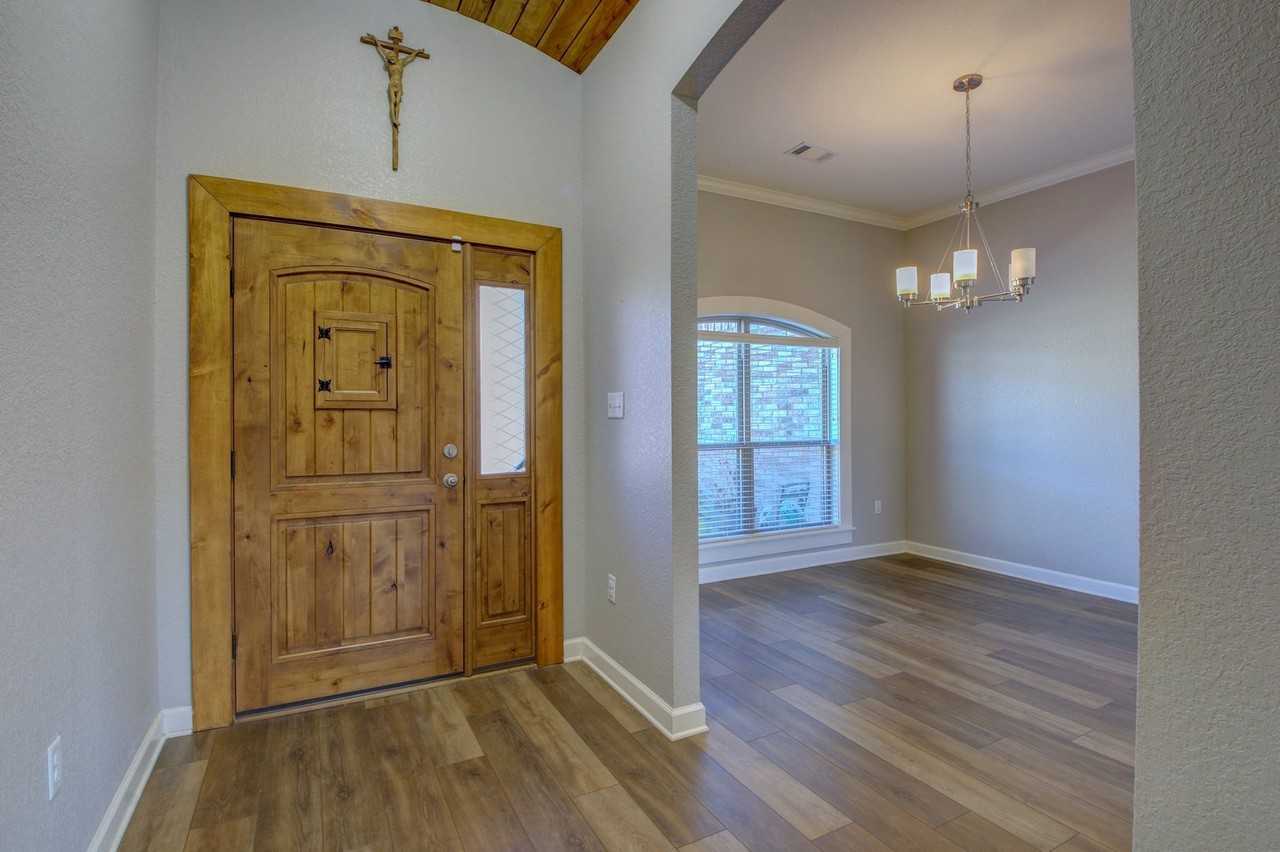 9649 Oak Forest Ln - Photo 2 of 50