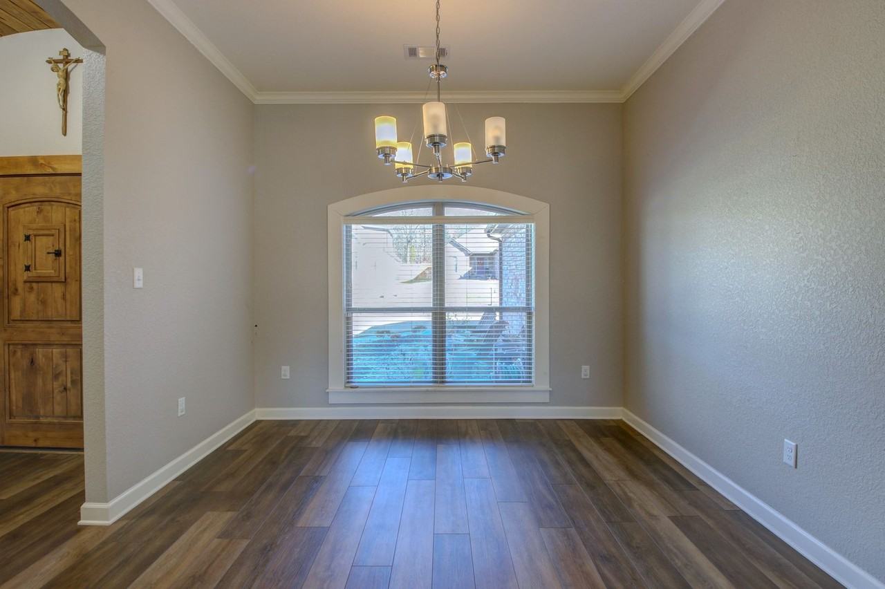 9649 Oak Forest Ln - Photo 3 of 50