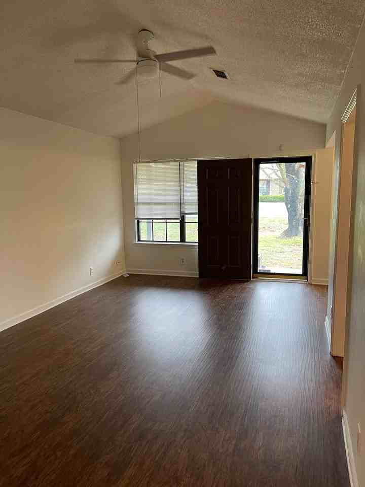 2578 Oak Hill Dr - Photo 2 of 16