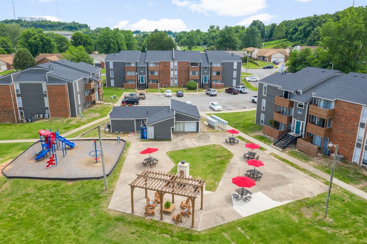 Hillside on Madison - Photo 2 of 9