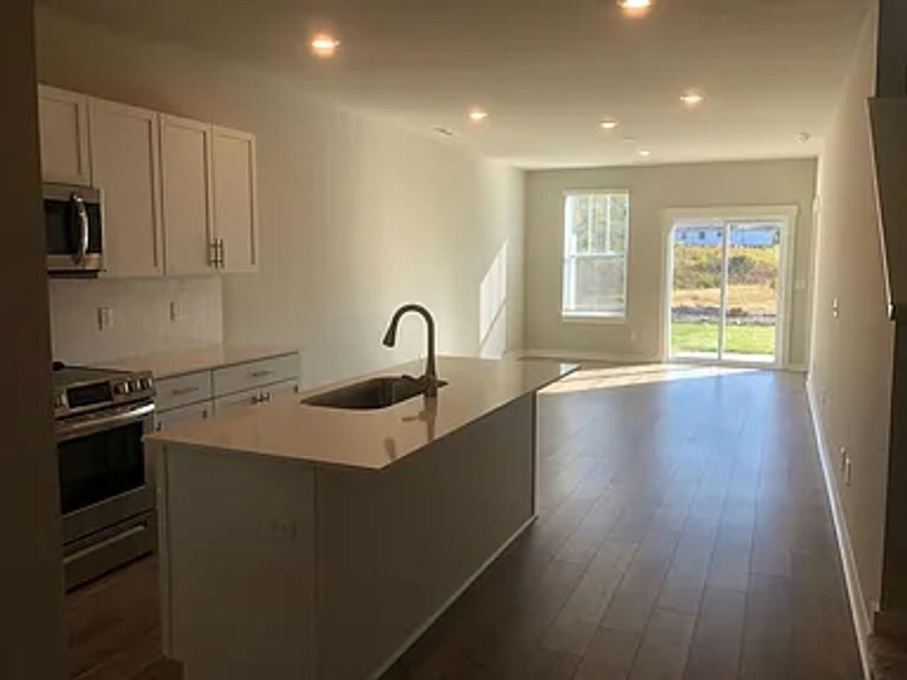 713 Mickelson Way - Photo 4 of 11