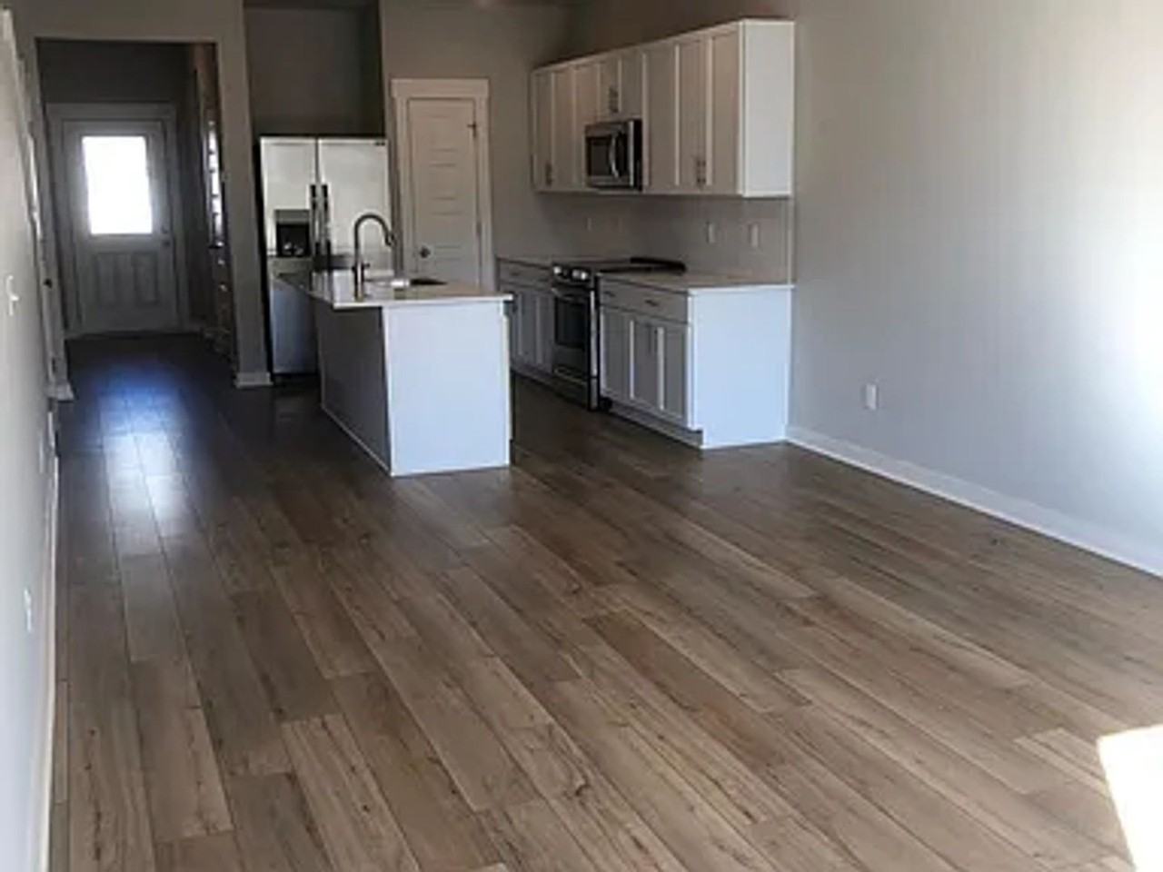 713 Mickelson Way - Photo 5 of 11