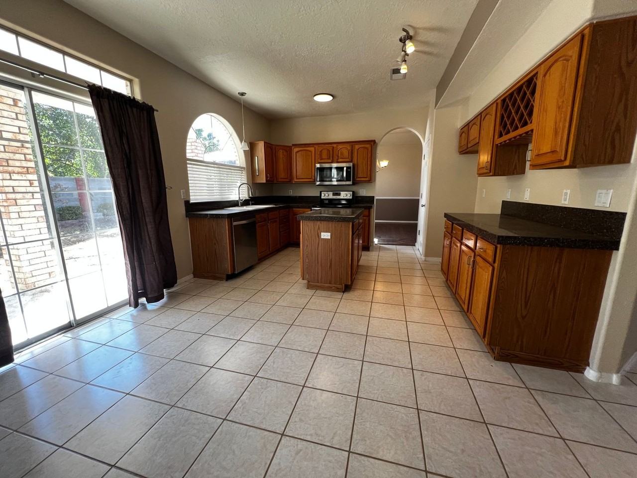 8716 Ashton Pl Ne - Photo 3 of 18