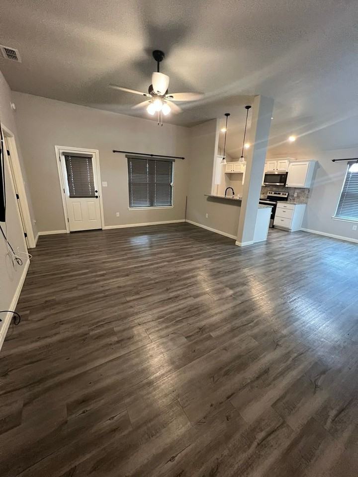 1737 Sweetwater Ln - Photo 2 of 12