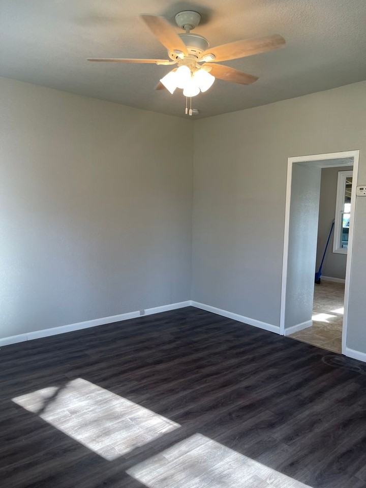 410 Ne 5th St - Photo 2 of 16