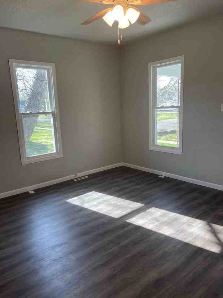 410 Ne 5th St - Photo 3 of 16