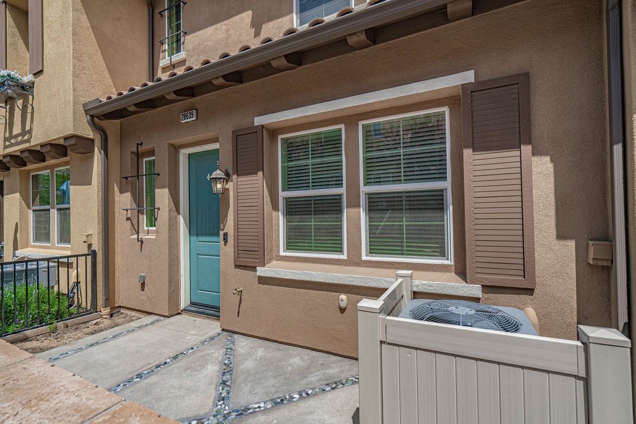 28639 Jardineras Dr - Photo 2 of 17