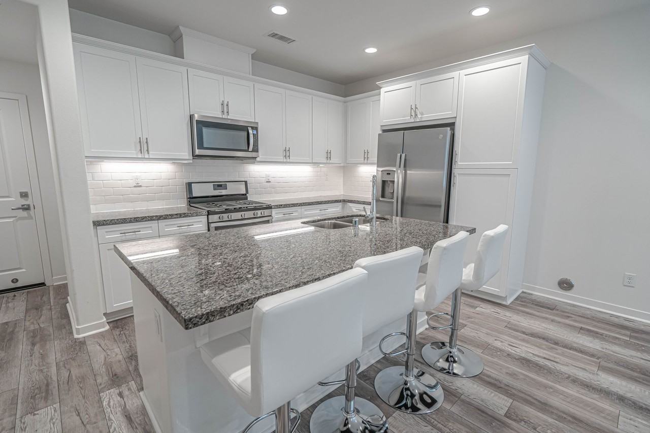 28639 Jardineras Dr - Photo 5 of 17