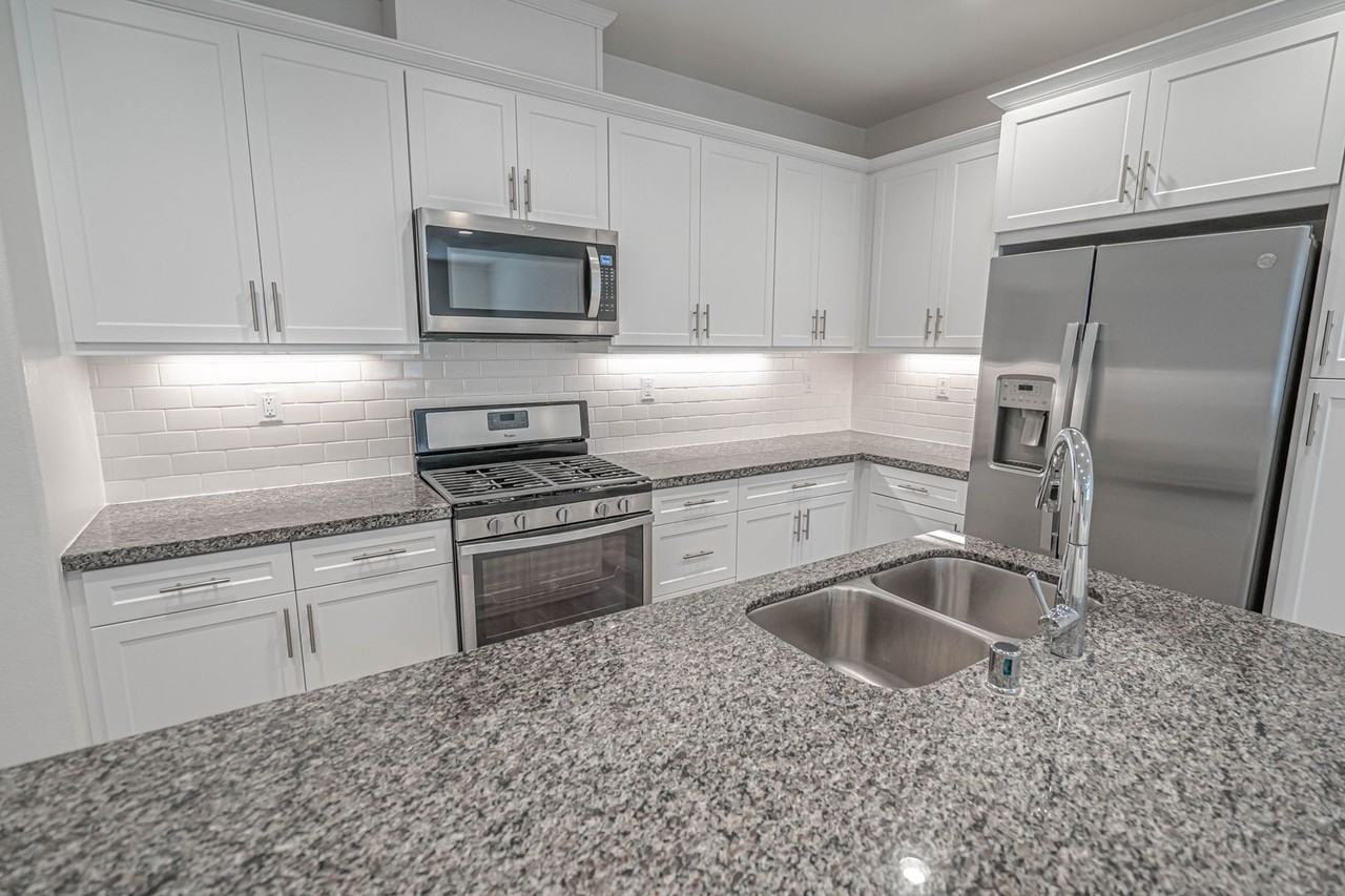 28639 Jardineras Dr - Photo 6 of 17