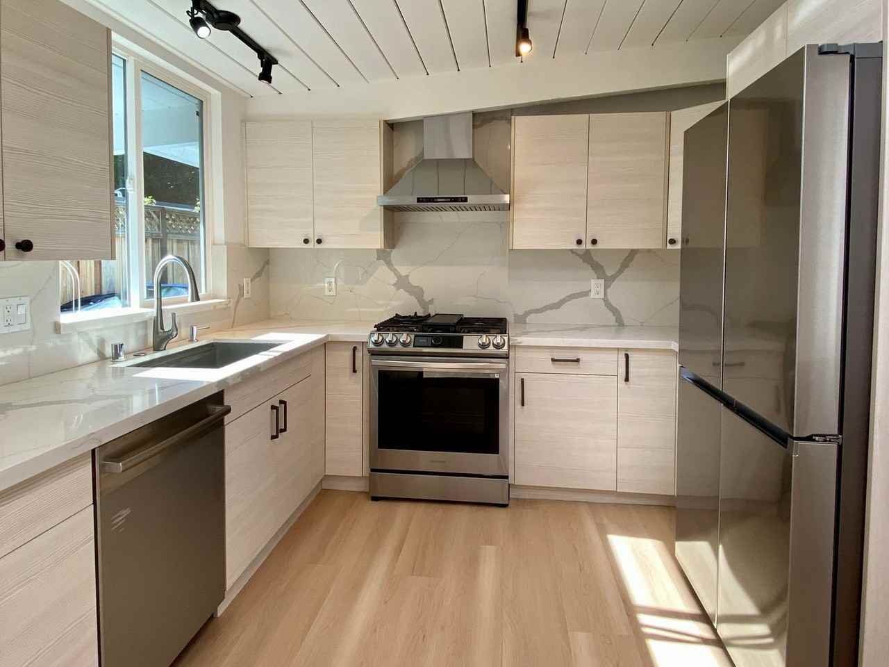 68 Roosevelt Cir - Photo 2 of 15