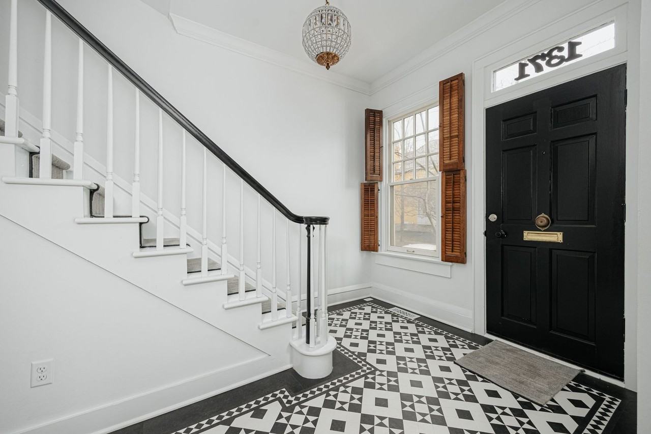 1371 Michigan Ave - Photo 3 of 32