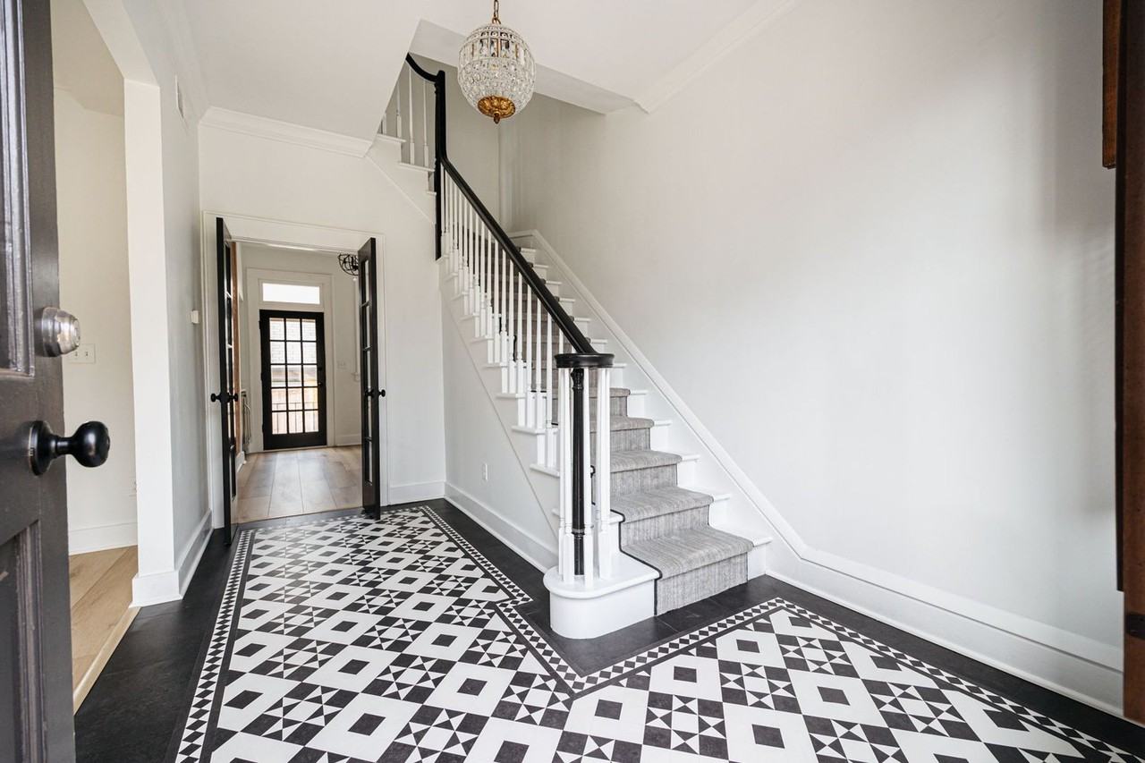 1371 Michigan Ave - Photo 4 of 32