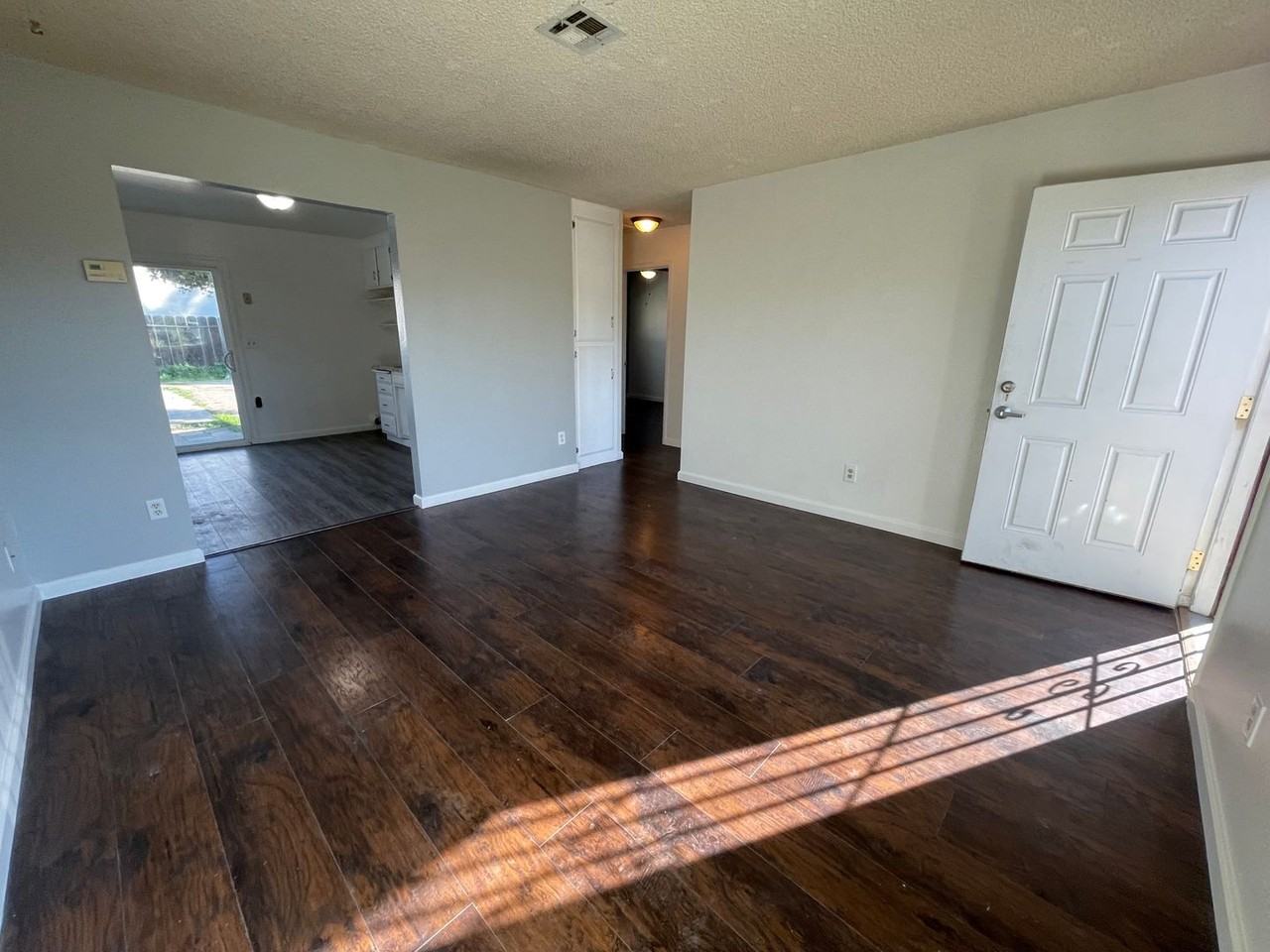 424 S Walnut Ave - Photo 4 of 28