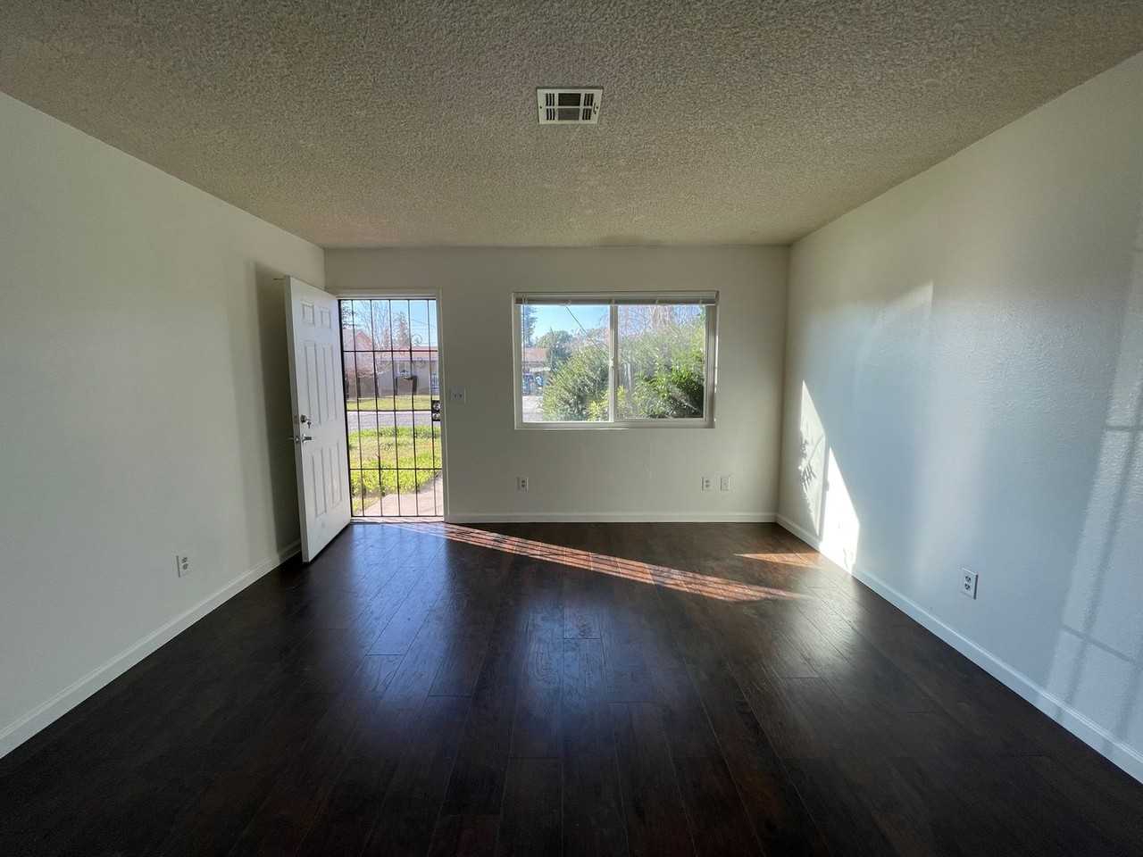 424 S Walnut Ave - Photo 6 of 28