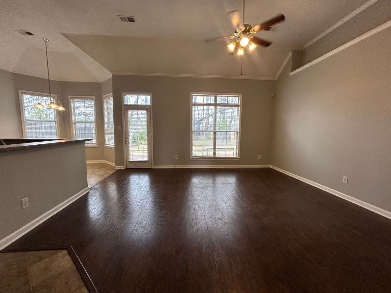 9204 Acadia Pl - Photo 6 of 23