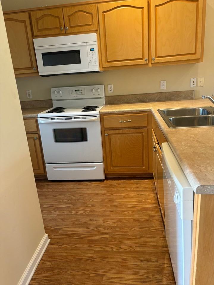 3611 Eagle Ln - Photo 3 of 17
