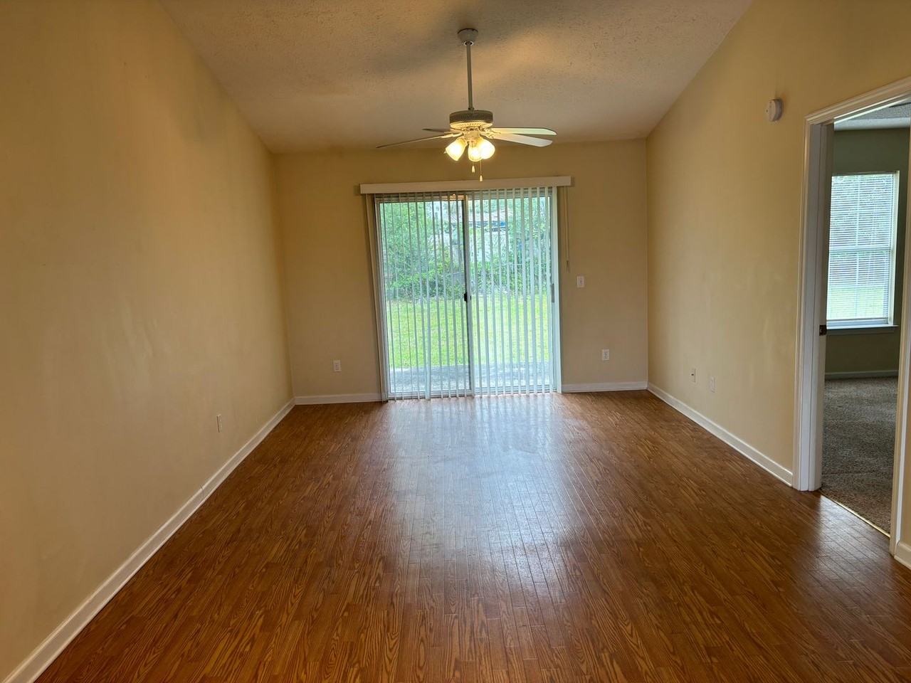 3611 Eagle Ln - Photo 4 of 17