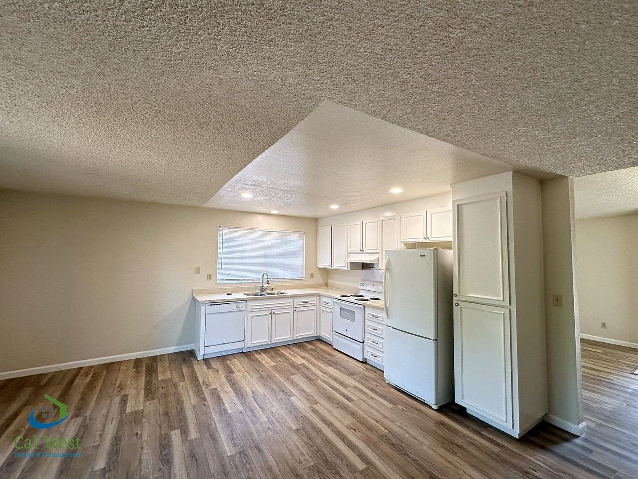 421 Gwinn Ct - Photo 3 of 25