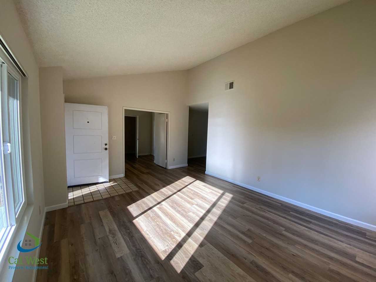 421 Gwinn Ct - Photo 7 of 25