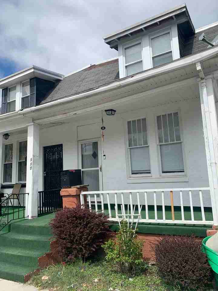 117 E Jackson St - Photo 2 of 5