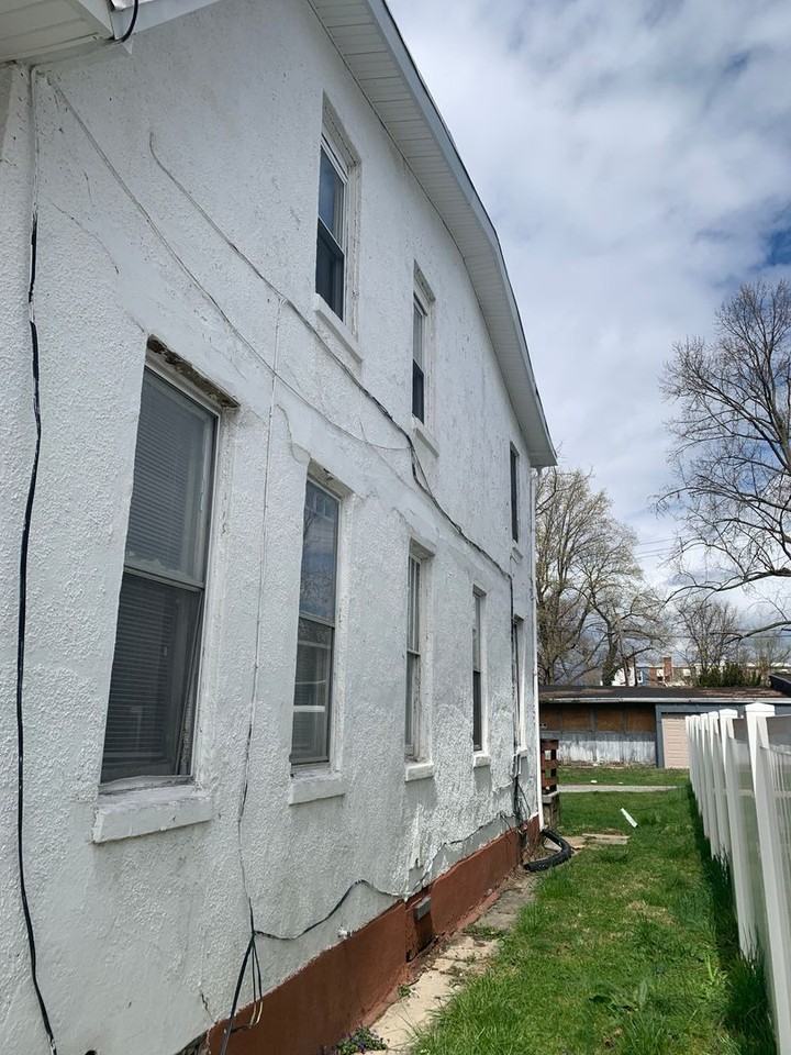 117 E Jackson St - Photo 3 of 5