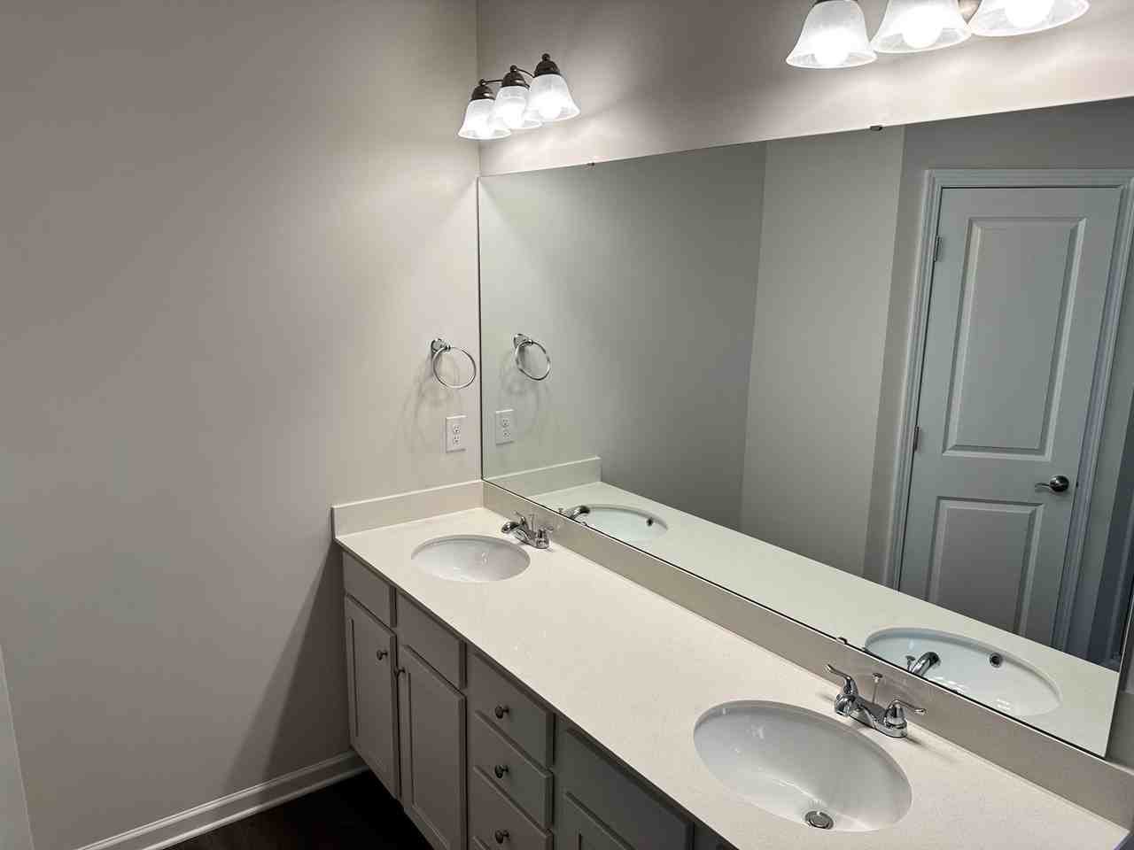 2901 Plantation Way - Photo 3 of 11