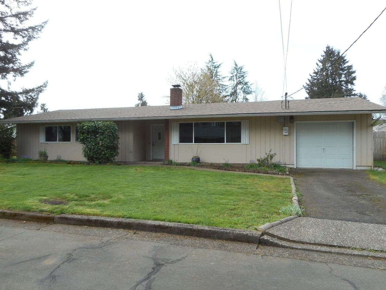 3115 Ne Willamette Ave - Photo 2 of 21