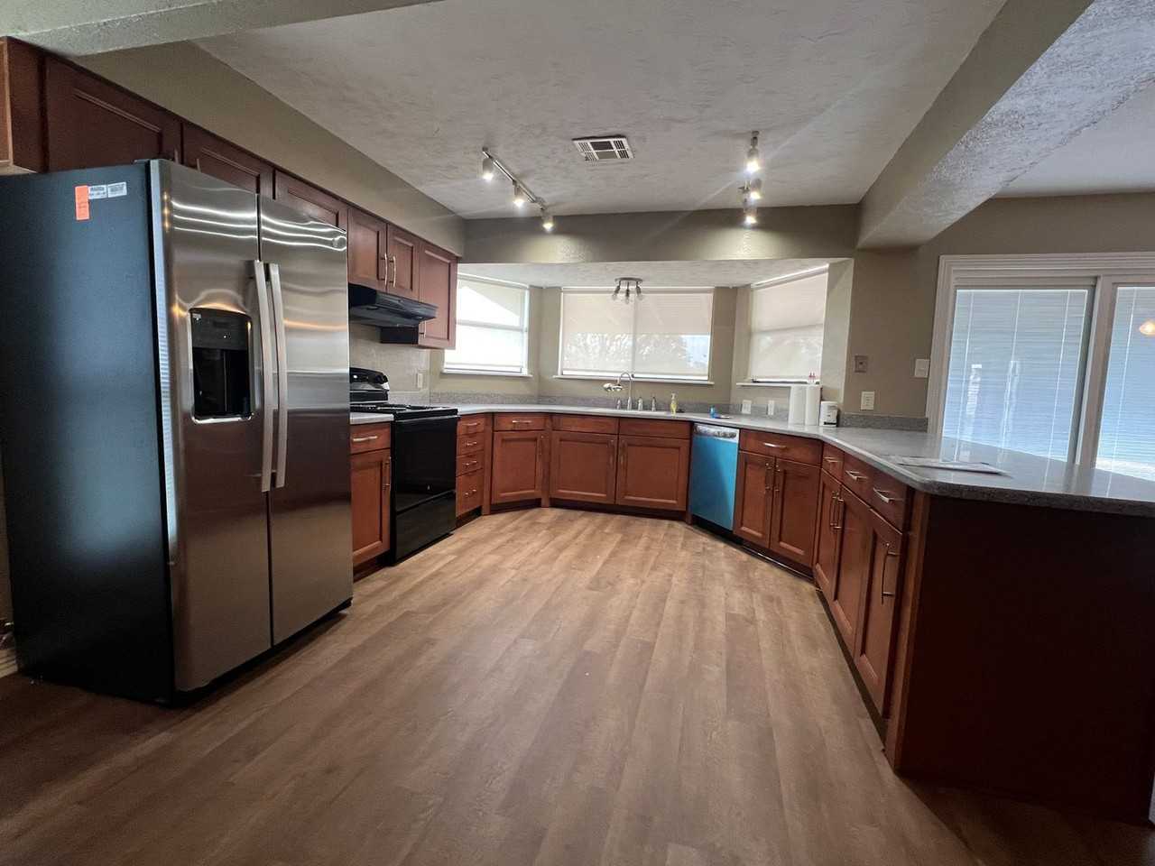 212 Sw 78th St - Photo 2 of 15