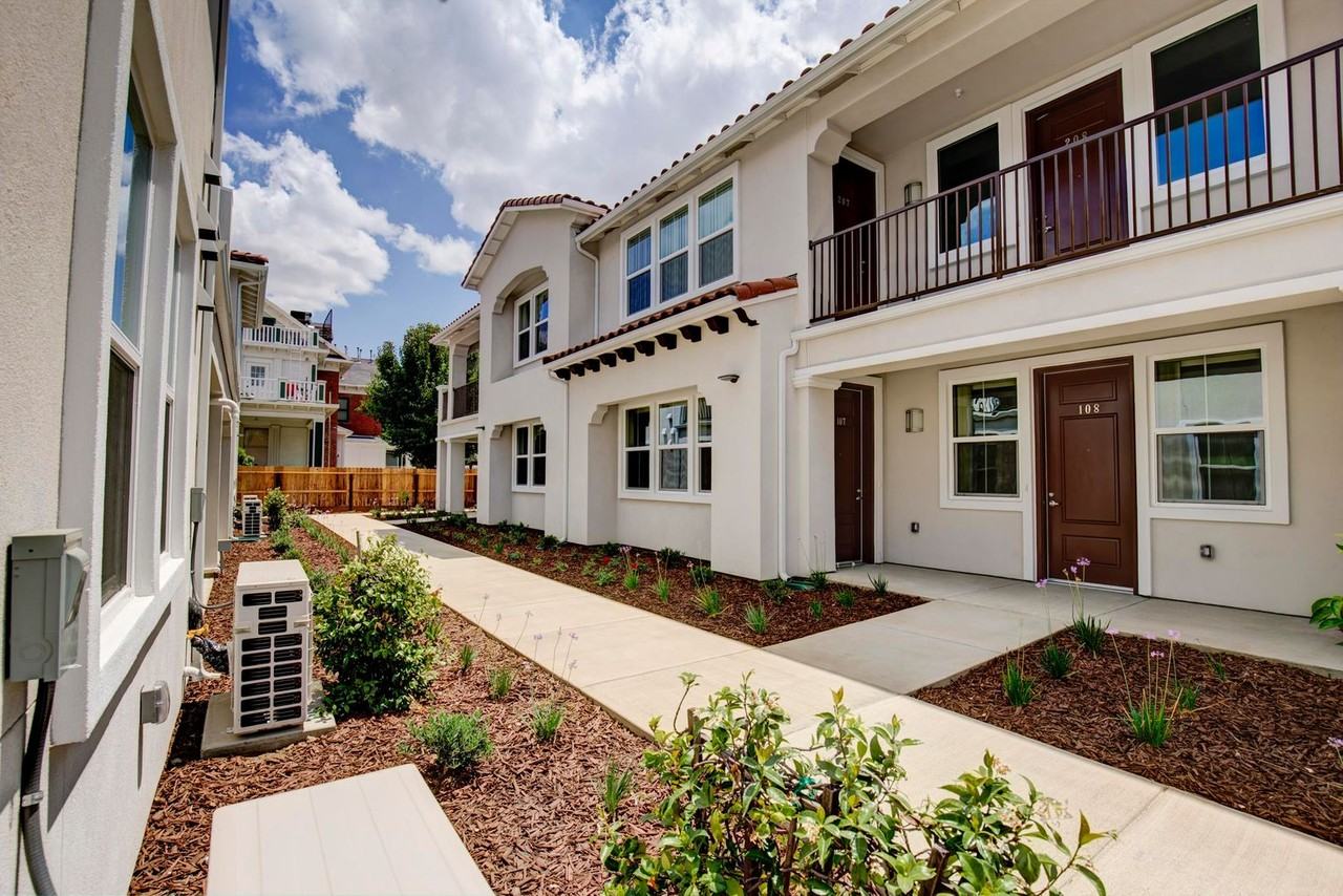 00371743 - Photo 2 of 7