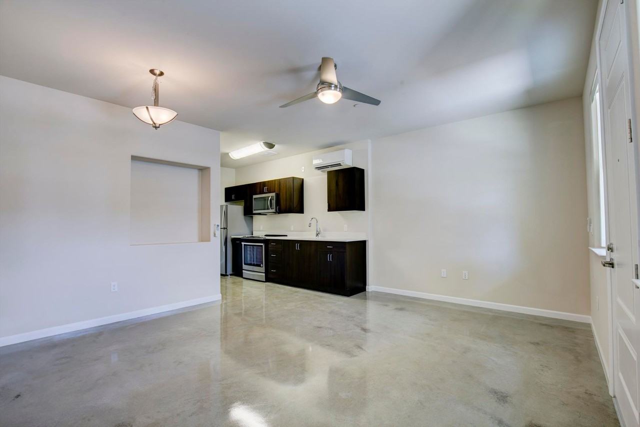 00371743 - Photo 5 of 7