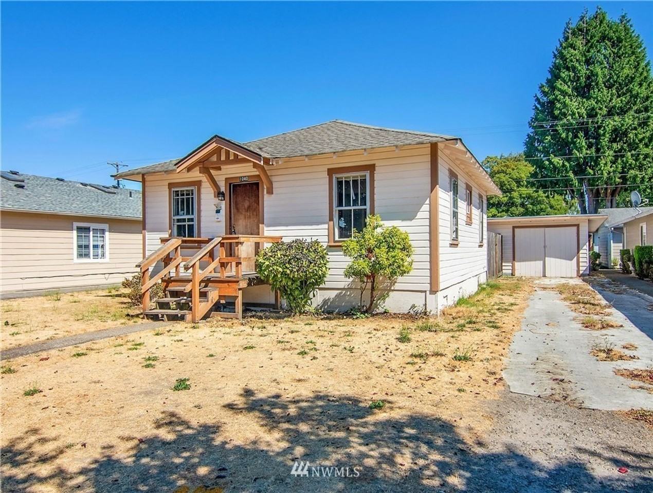 1040 17th Ave - Photo 2 of 2