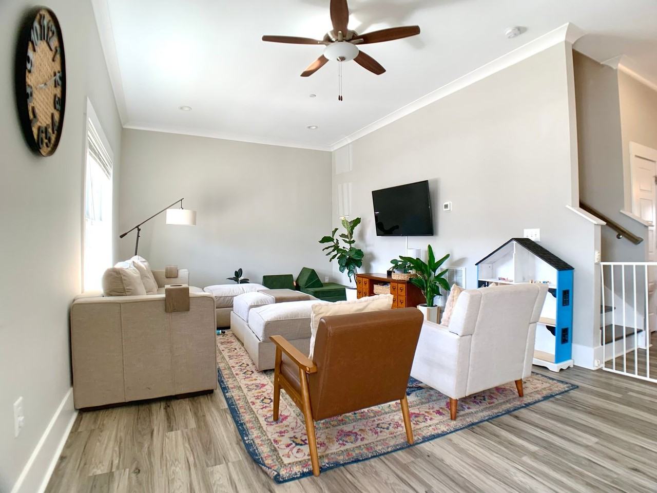 394 Augusta Ave - Photo 2 of 28