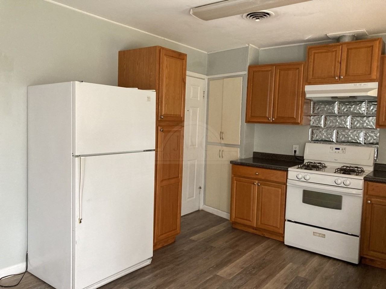 303 Ridge St - Photo 7 of 18