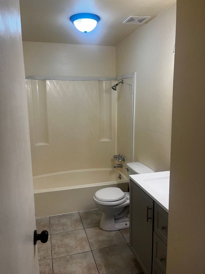 1066 Williams St - Photo 5 of 14