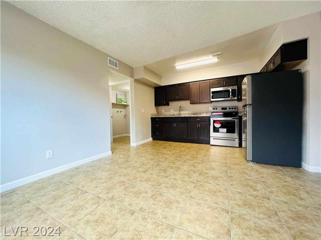 2920 Siki Ct #C - Photo 4 of 10