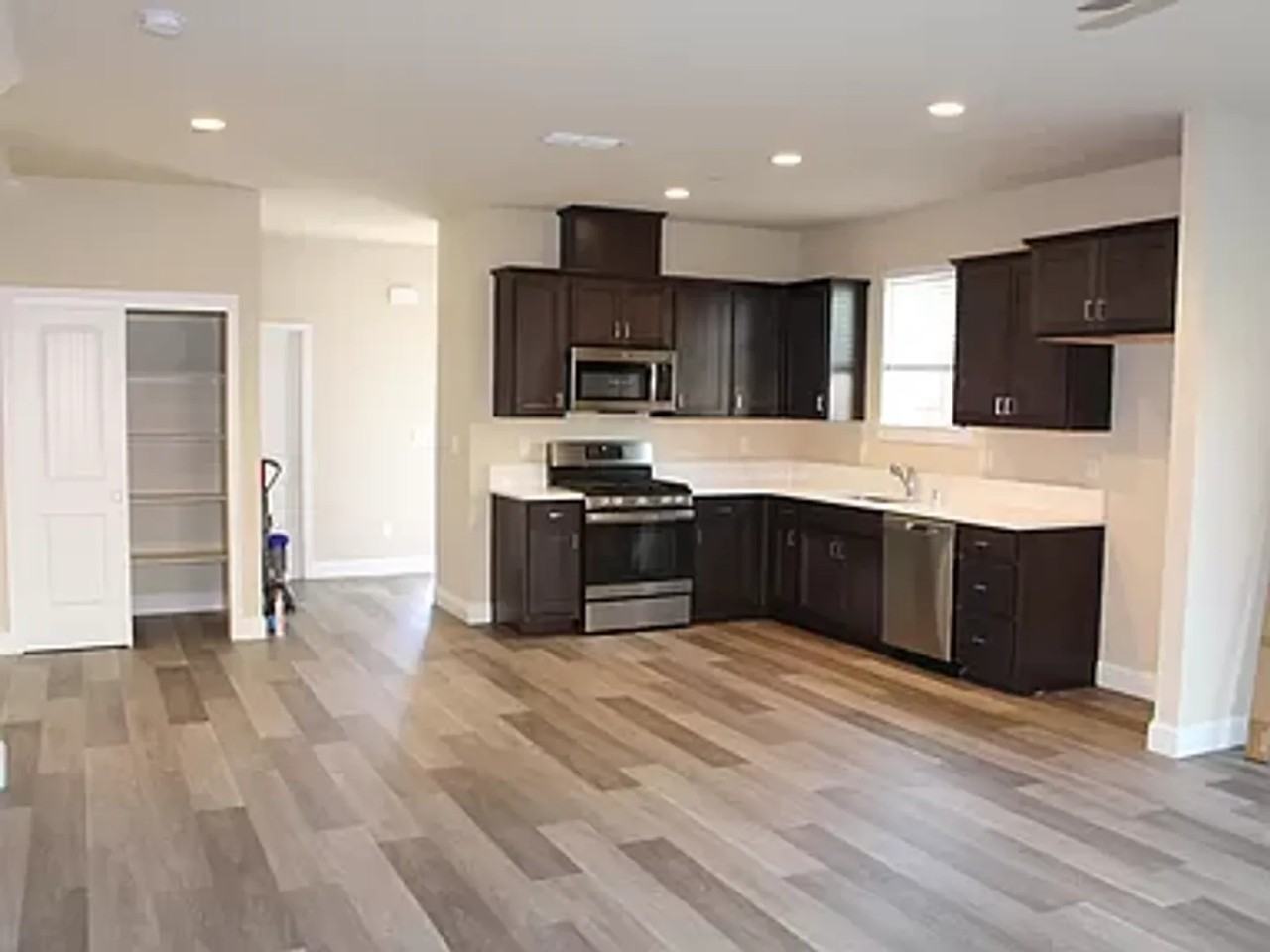 885 Congaree Ln - Photo 3 of 12