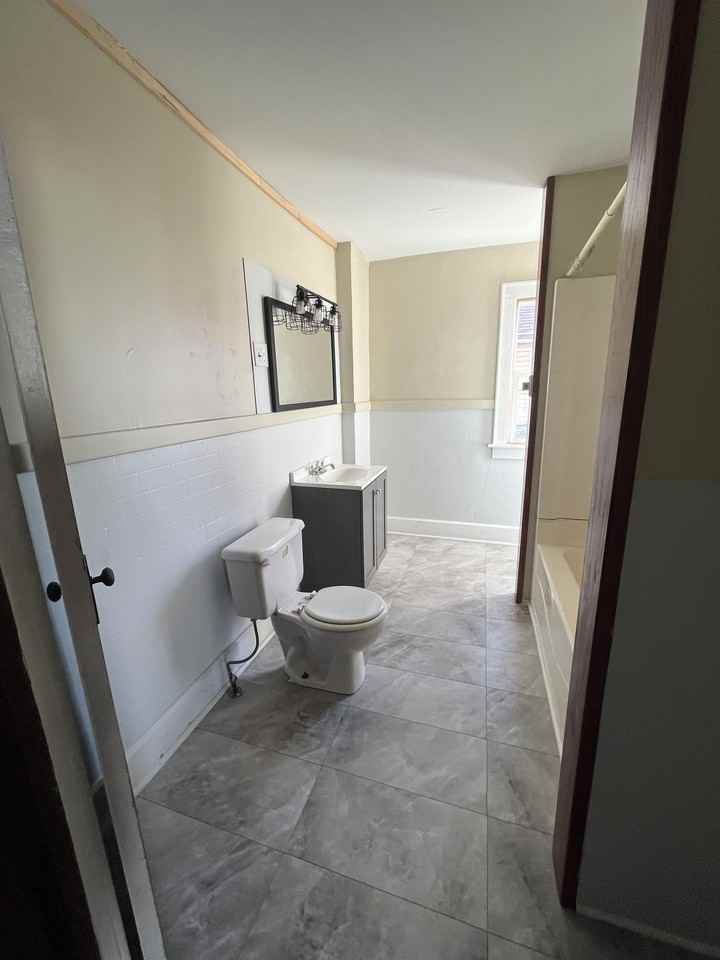 397 S Lawn Ave - Photo 2 of 8